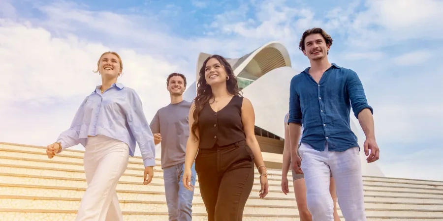 Klantcontact medewerkers Yource lopen door Valencia