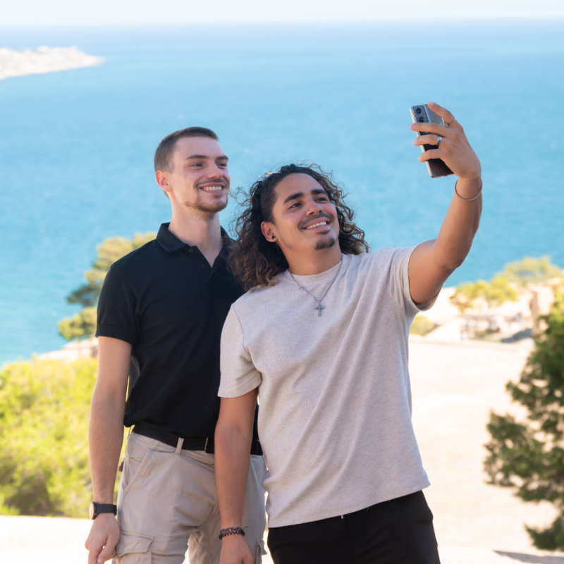 Werknemers Yource in Alicante lachend