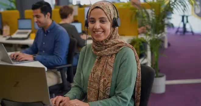 Collega aan het werk bij Yource Marokko klantcontact